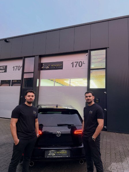 Berkay en Emirhan, de nieuwe eigenaren van Hengelo Car Care